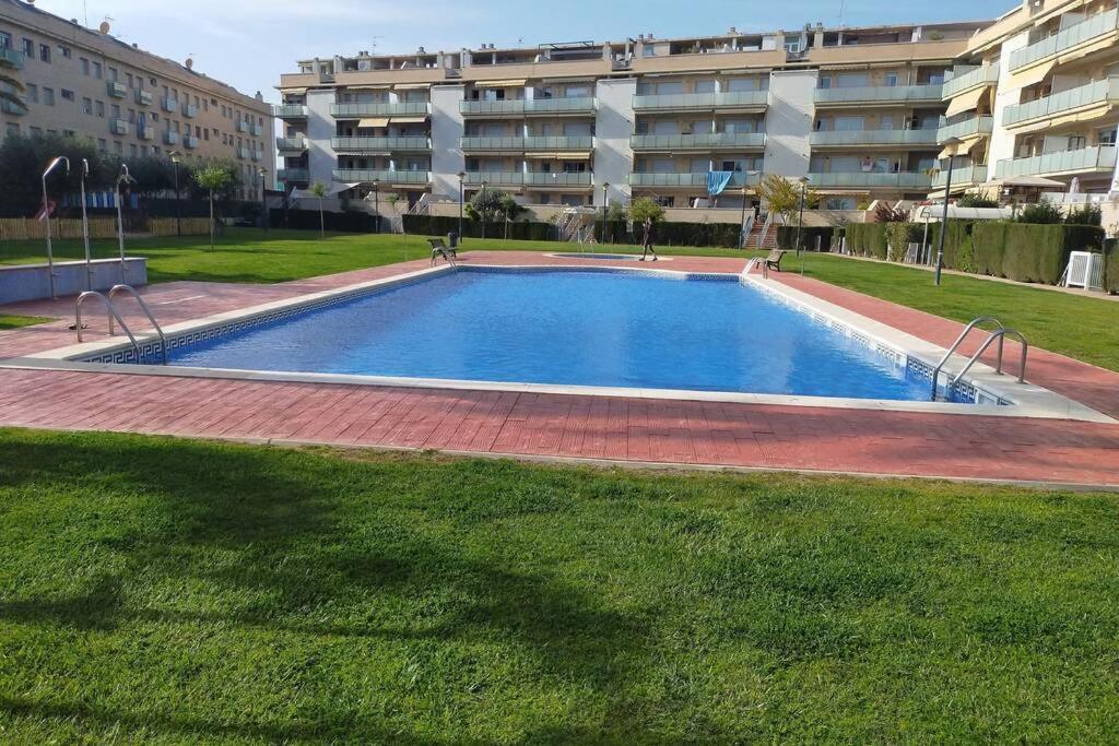 5 Personas Frente Al Mar Con Piscina Y Parking Apartment