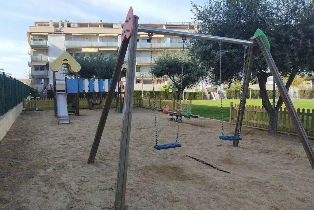 5 Personas Frente Al Mar Con Piscina Y Parking Cubelles