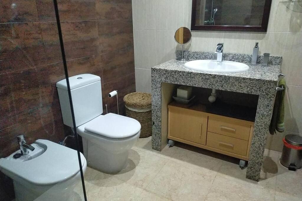 5 Personas Frente Al Mar Con Piscina Y Parking *