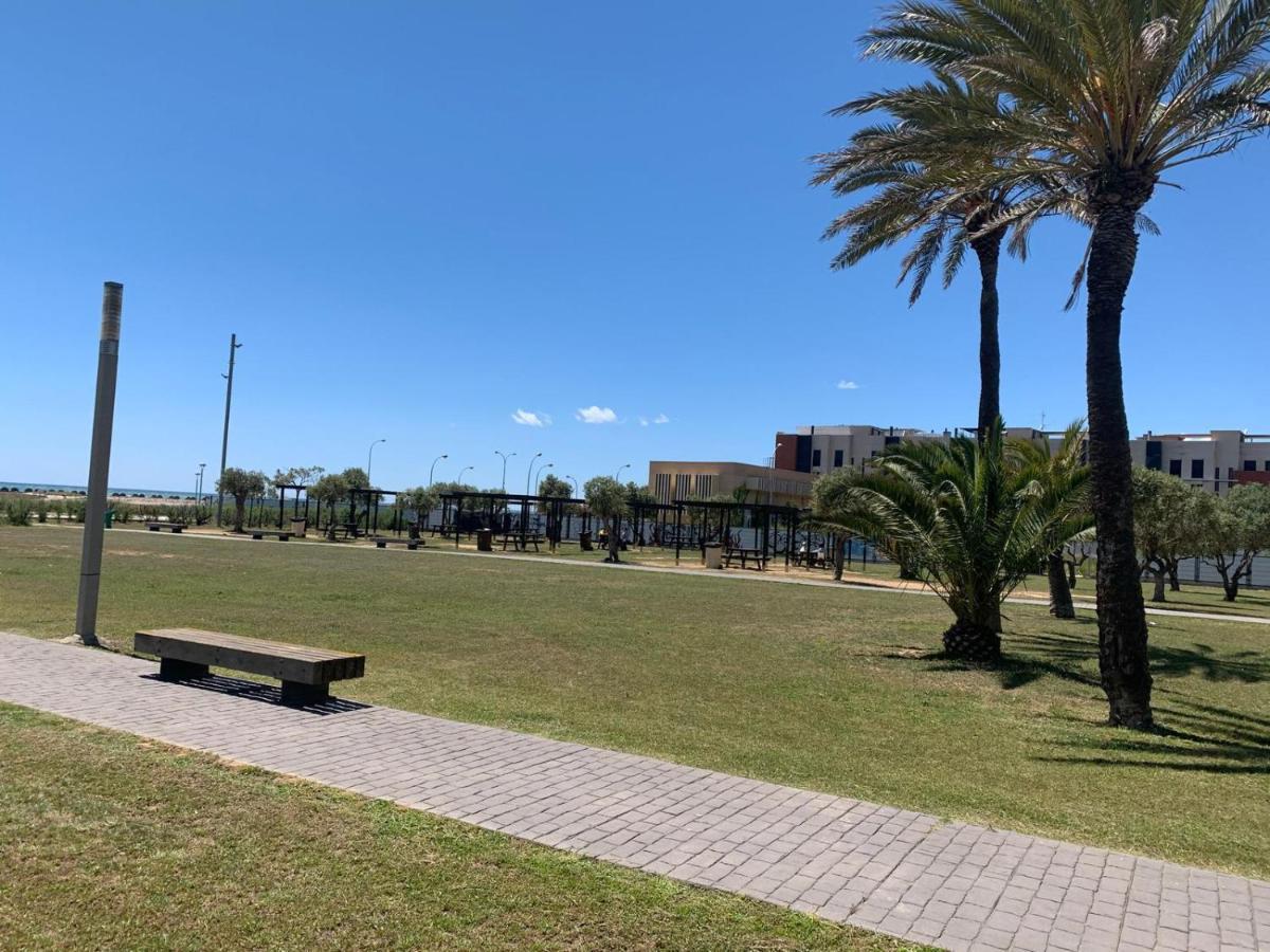 5 Personas Frente Al Mar Con Piscina Y Parking *